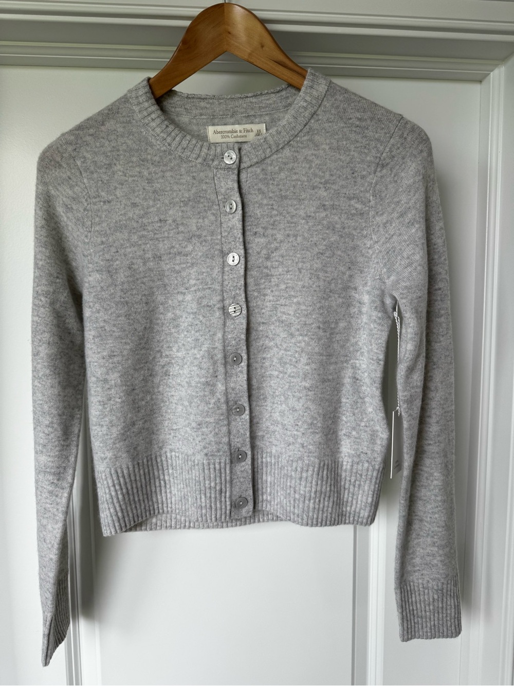NWT Abercrombie & Fitch 100% Cashmere Gray Crew Neck Cardigan XS Luxury Sweater